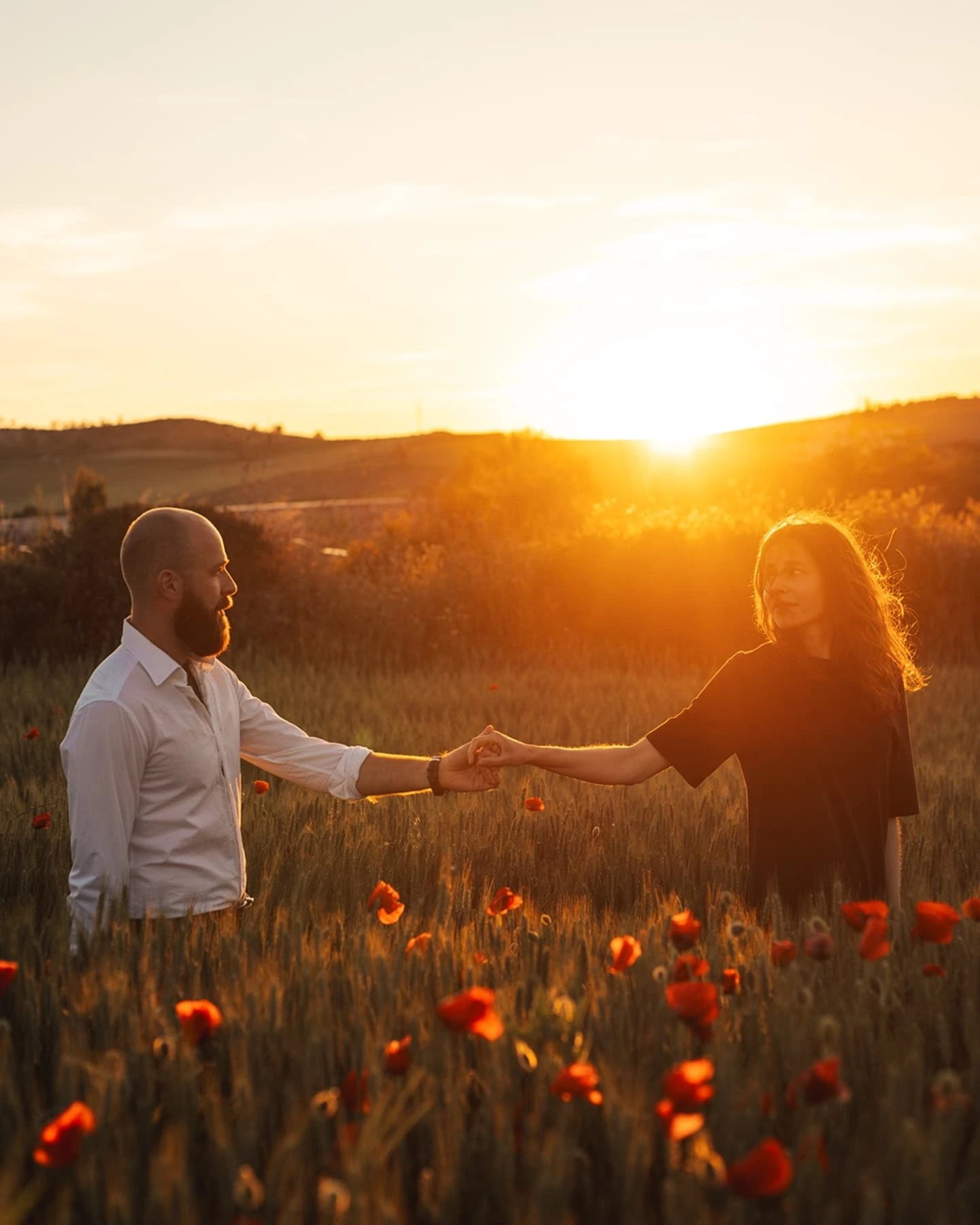 Love story in poppy fields Part 1 Couples photography in Granada, Spain.