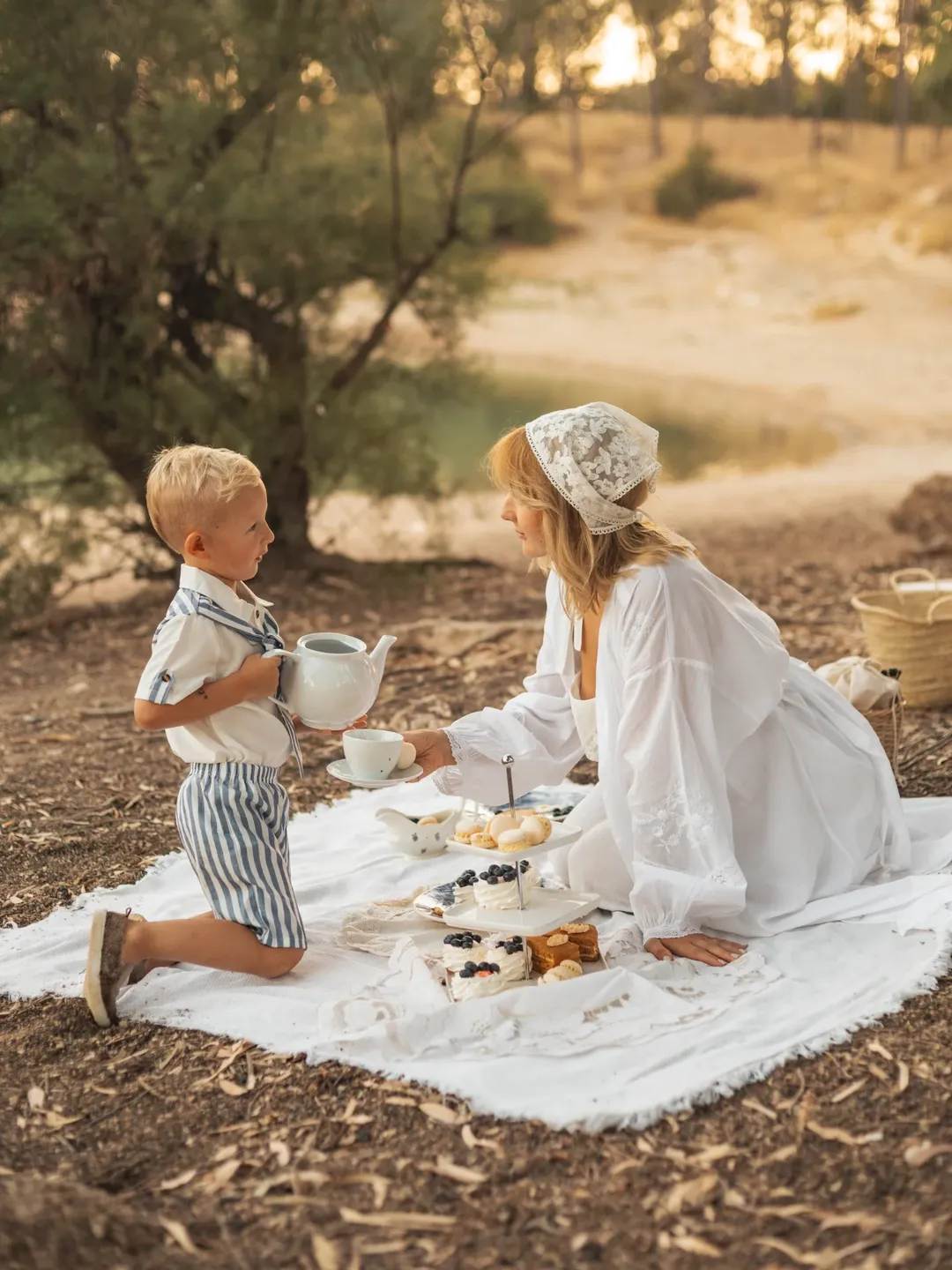 Warm summer memories Family photography in Granada, Spain.
