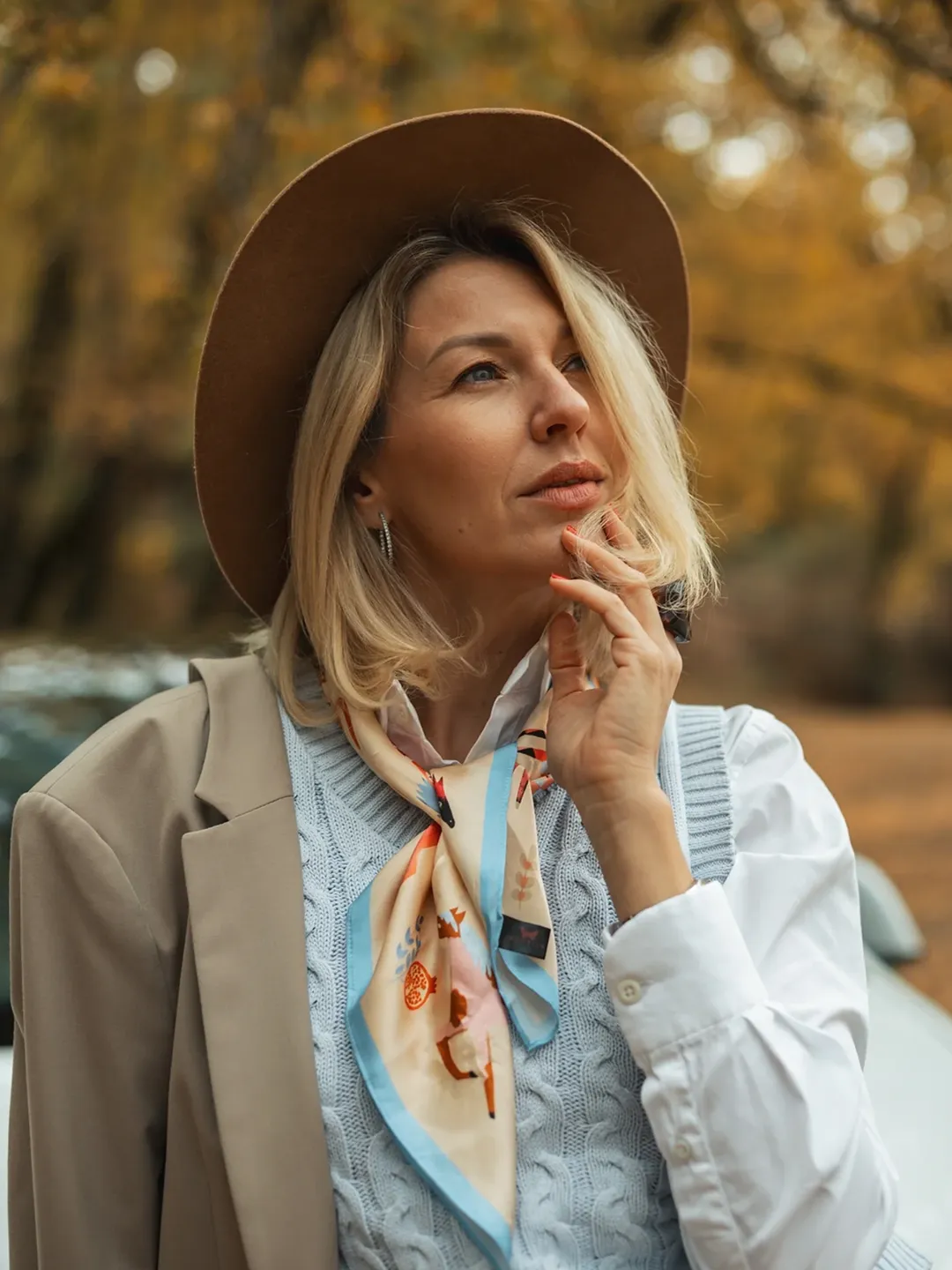 Sveta, Emma and scarves. Portrait photography in Granada, Spain.