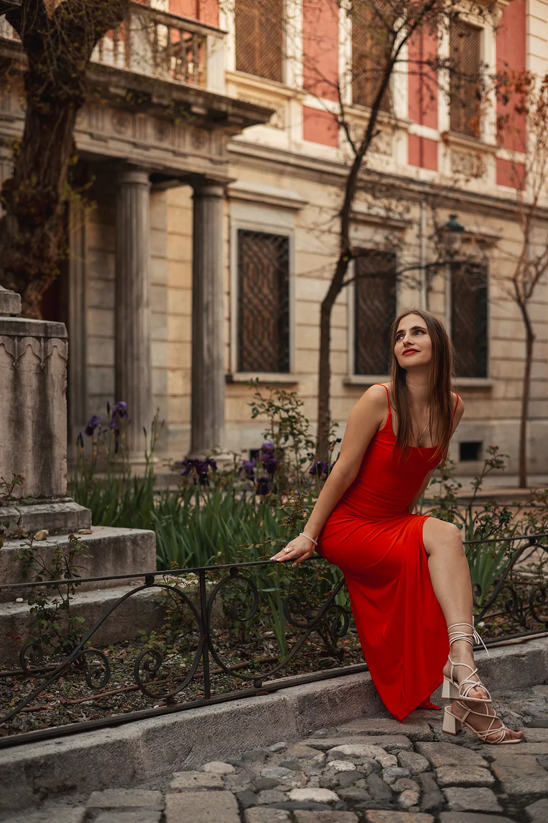 Chic urban portrait session in a red dress. Portrait photography in Granada, Spain.